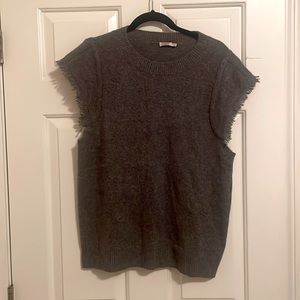 Faherty soft merino wool sweater - adorable with jeans! Size xl